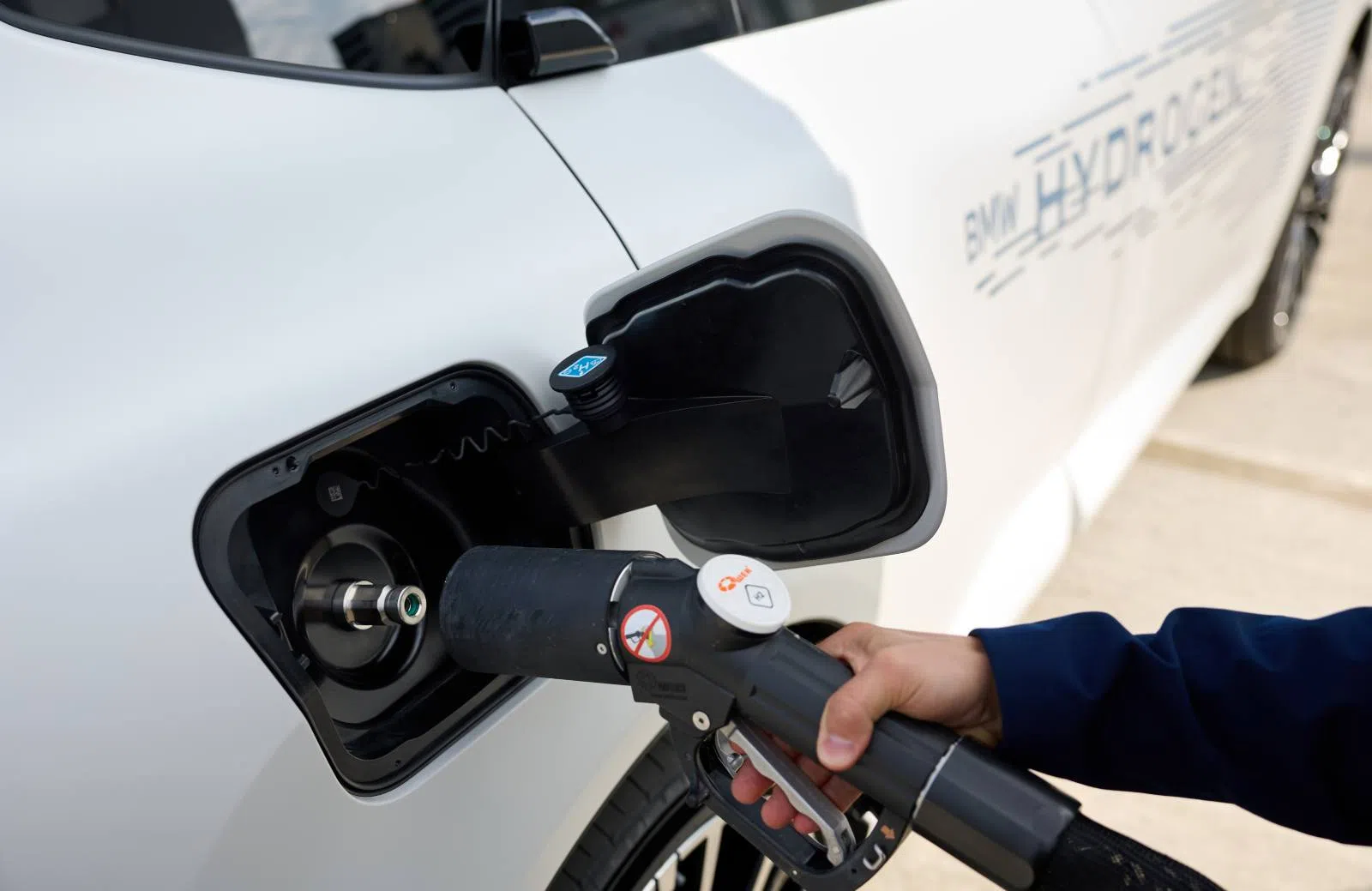BMW iX5 Hydrogen waterstof tanken
